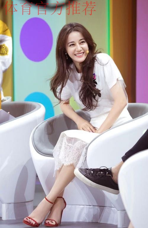 羡慕热巴的一天!阿贾现场观战 前后反穿专门露出男友名字与号码 羡慕热巴的一天!阿贾现场观战 前后反穿专门露出男友名字与号码