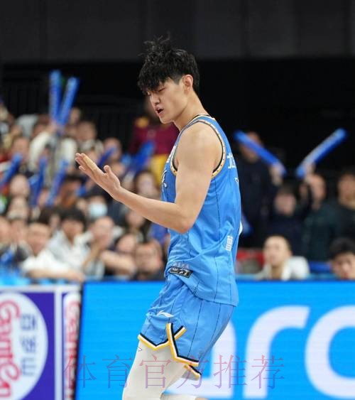 曾凡博18分徐杰伤退 北京狂胜31分送广东赛季首败 曾凡博18分徐杰伤退 北京狂胜31分送广东赛季首败