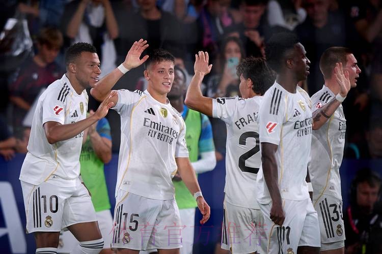 西甲-克罗斯世界波 2队长又“倒车”!皇马3-1埃瓦尔 西甲-克罗斯世界波 2队长又“倒车”!皇马3-1埃瓦尔